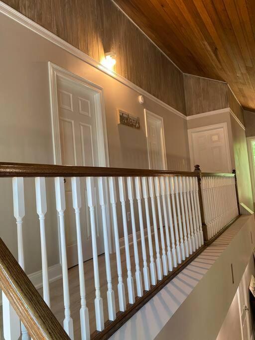 Modern Near W Hottub, Game Room, Fireplace Ferienhaus *