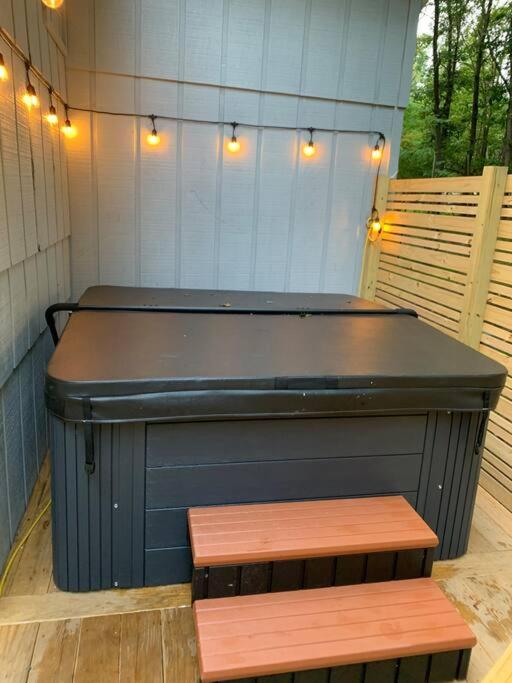 Modern Near W Hottub, Game Room, Fireplace *