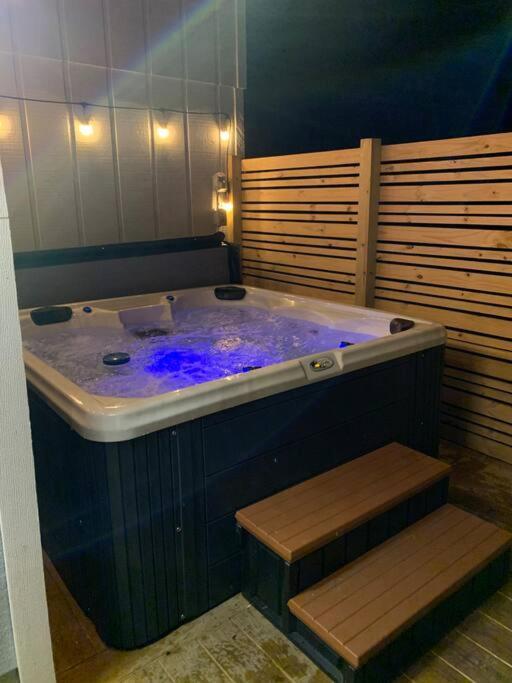 Modern Near W Hottub, Game Room, Fireplace Ferienhaus